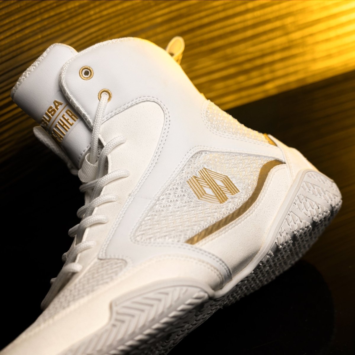 Detalle lateral del zapato de boxeo Mayweather Champ blanco con suela de goma