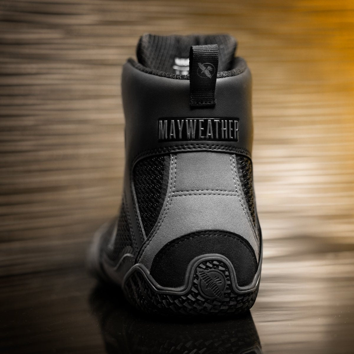 Vista trasera del zapato de boxeo gris Mayweather Champ con soporte para el talón