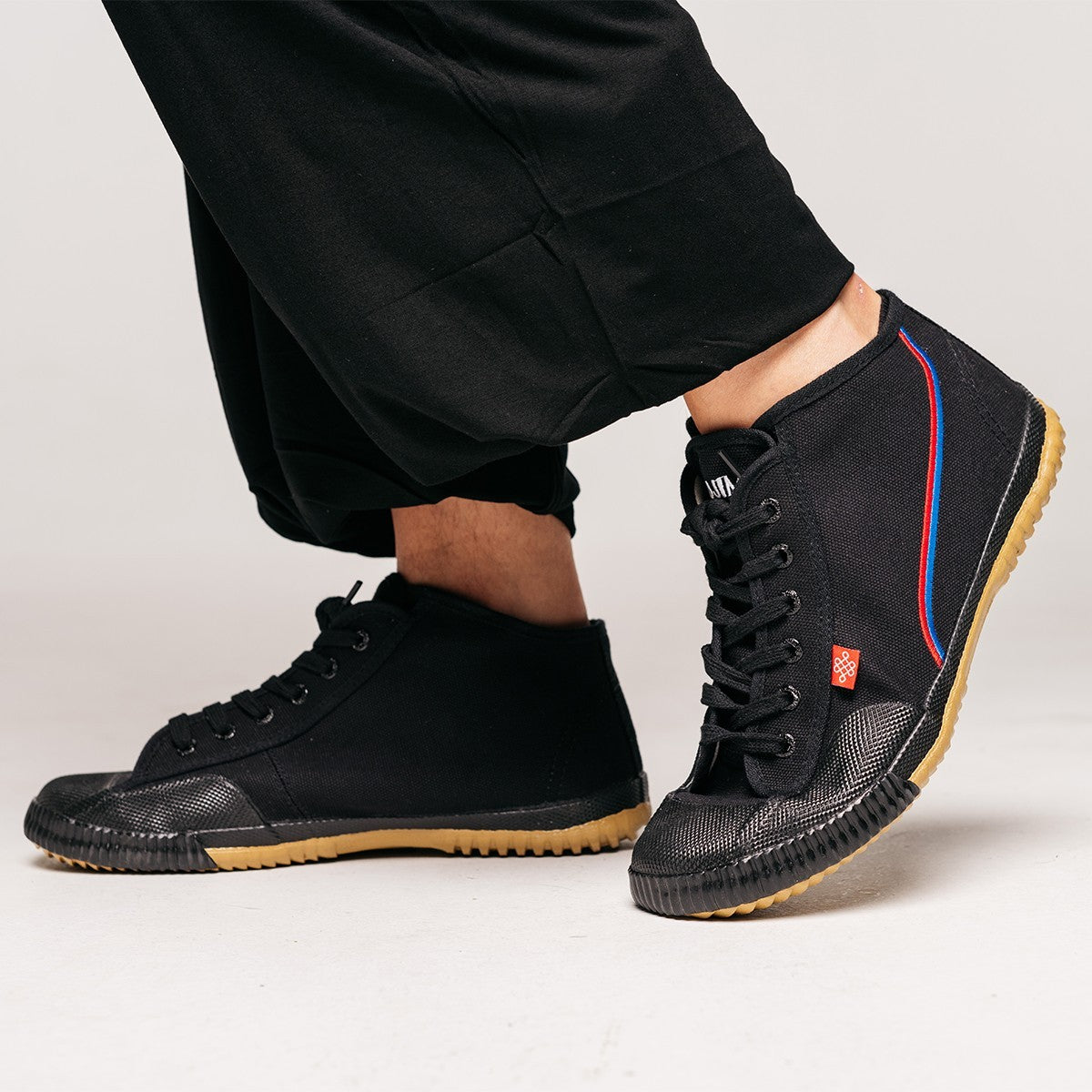 Scarpe Shaolin Hi-Top FUJIMAE a Profilo Medio
