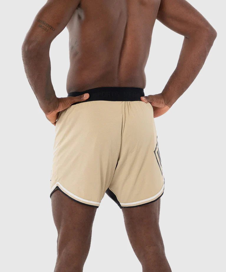 Vista dei pantaloncini sportivi Metal Sports ideali per la mobilità nelle gambe.