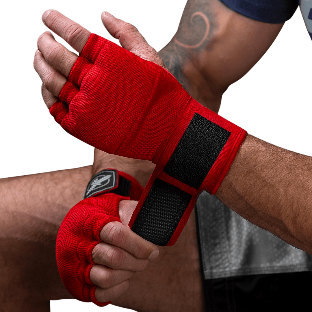 Forro rojo Hayabusa Quick Wrap usado con una banda relajada de estilo mexicano