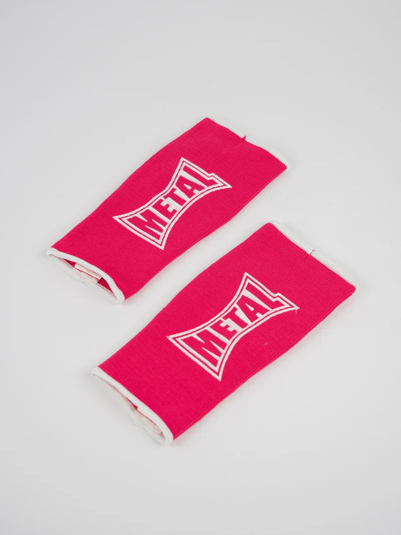 Par de guantes de medio dedo Metal Boxe rosas dispuestos, detalle del tejido elástico