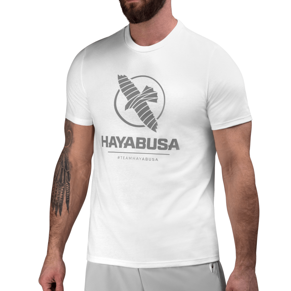 Vista frontal de la camiseta VIP blanca de Hayabusa para hombre con gráficos del equipo Hayabusa