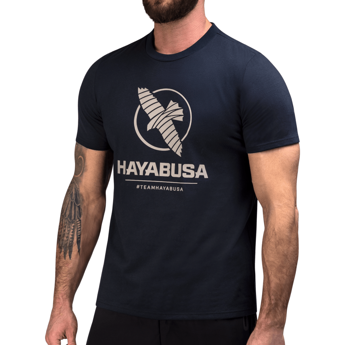 Vista frontal de la camiseta VIP de hombre Hayabusa azul medianoche con estampado frontal