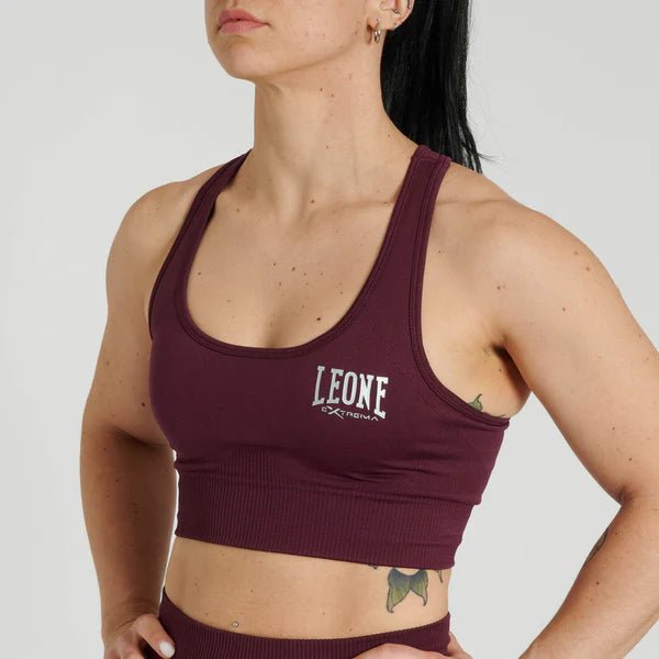 Vista frontal del top deportivo berenjena Leone Logo Seamless