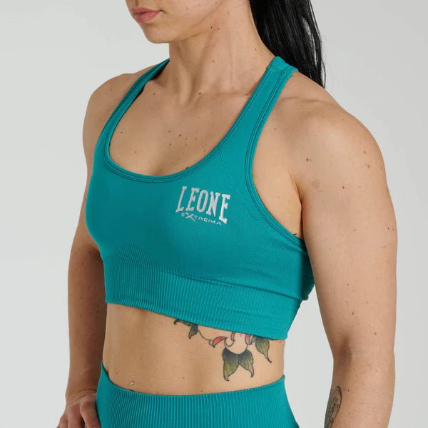 Vista frontal de la camiseta técnica sin costuras Leone Logo verde azulado