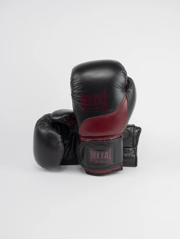 Vista frontale dei guantoni Metal Boxe Omega in pelle nero e bordeaux