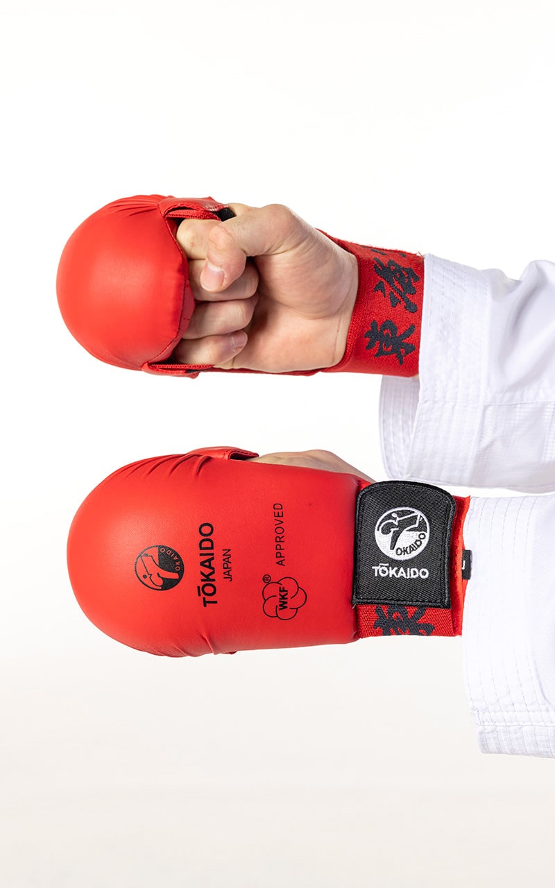 Assortimento di guanti Karate Tokaido omologati WKF e WUKF per competizioni di Kumite e Shobu Ippon.
