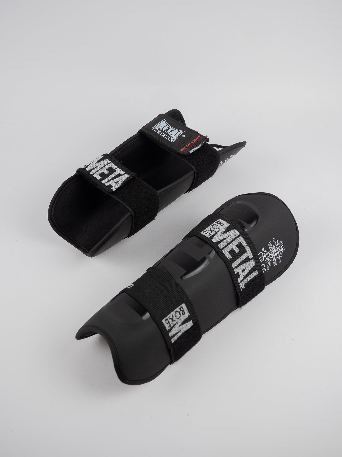 Espinillera PRO Black – Protección Avanzada Sin Protector de Pie