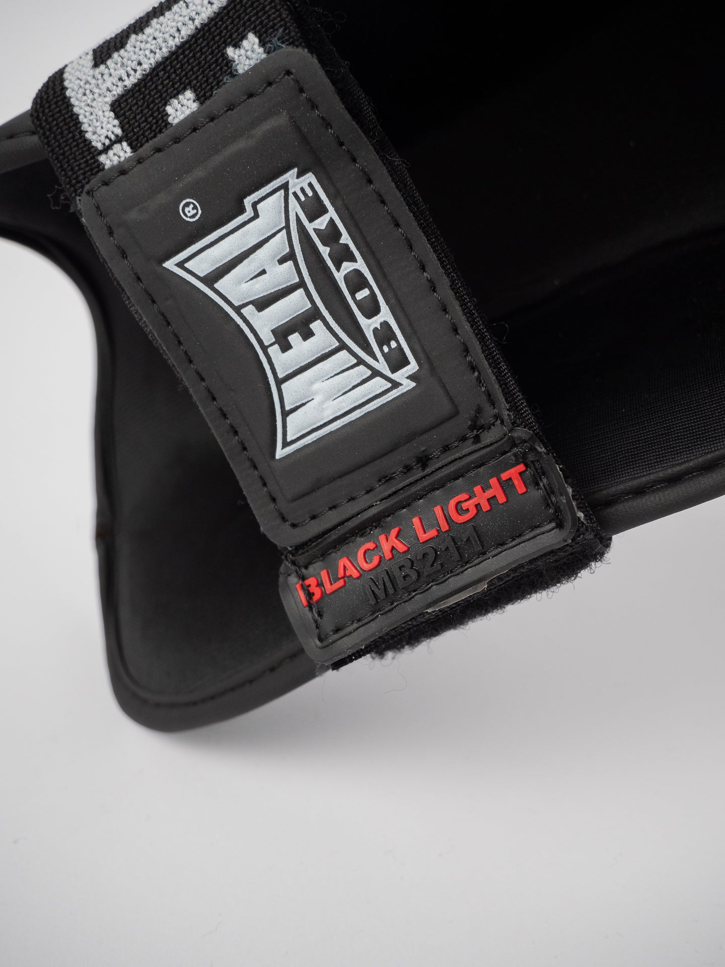 Espinillera PRO Black – Protección Avanzada Sin Protector de Pie