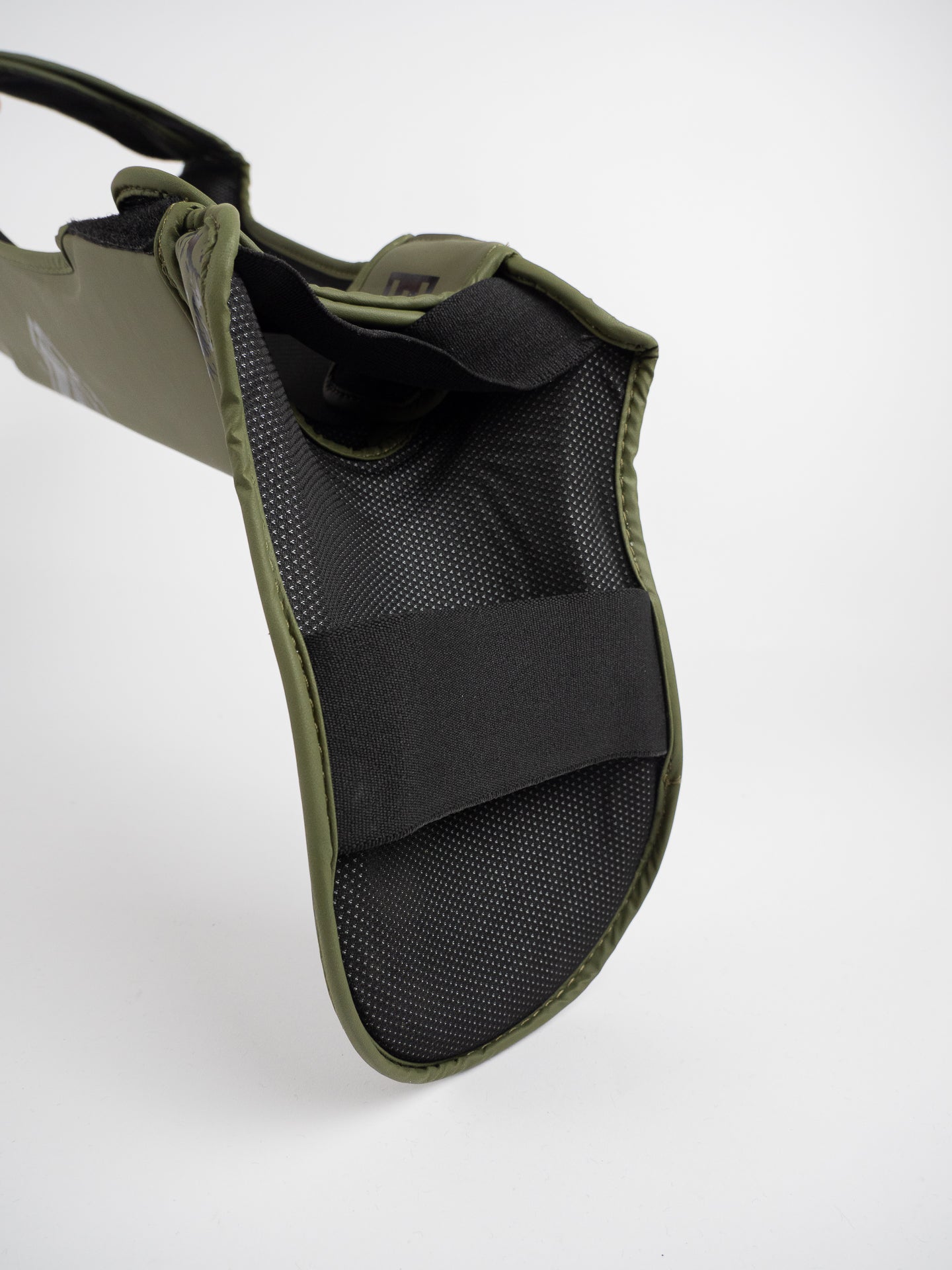 Espinillera con protector de pie Muay Thai Metal Boxe Blade