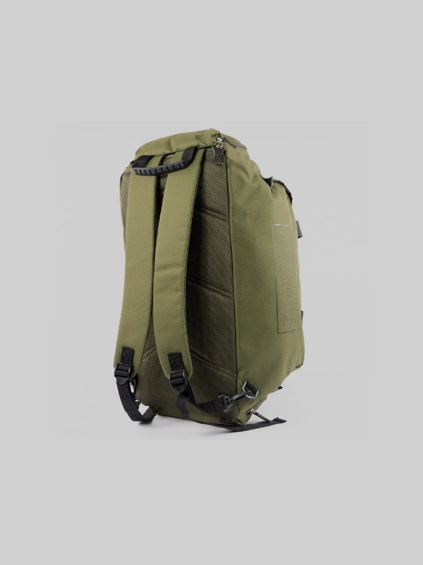 Vista verticale della borsa Metal Boxe Khaki configurata come zaino con spallacci imbottiti