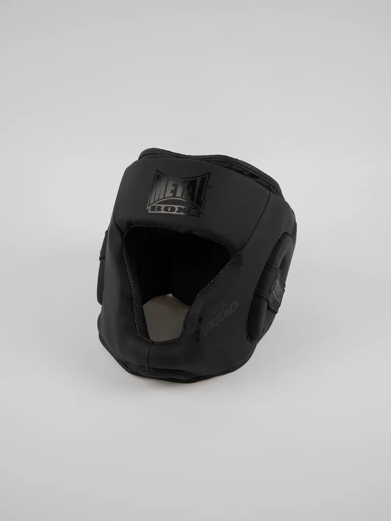 Vista frontale del caschetto Metal Boxe Black Furious nero opaco con parazigomi