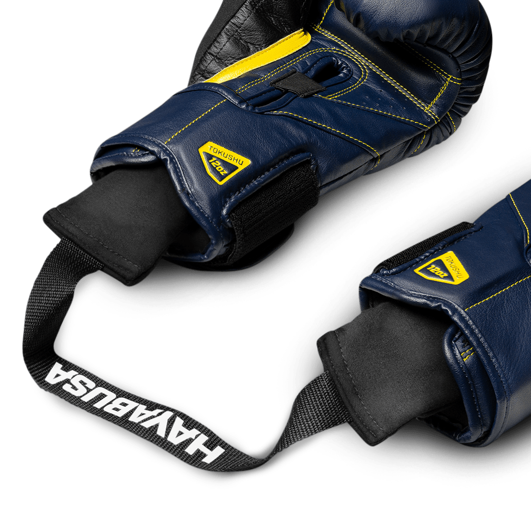Deodorante Hayabusa nero al carbone di bambù inserito all'interno di un guantone da boxe