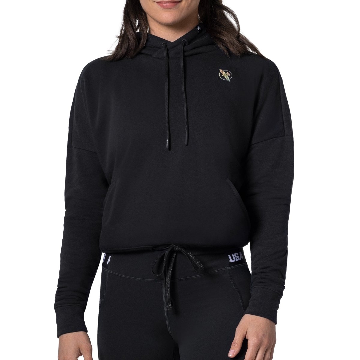 Vista frontal de la sudadera cropped polar Hayabusa negra con capucha y corte oversize