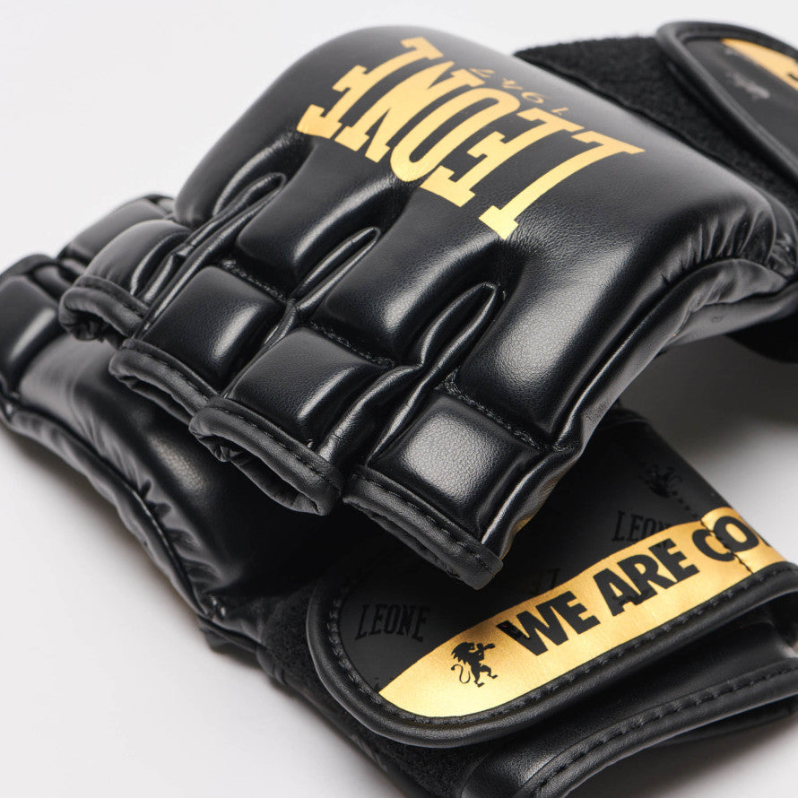 Guantes de artes marciales mixtas Leone DNA con cobertura para el pulgar