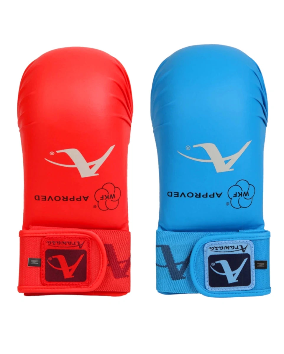 Par de guantes Karate Arawaza WKF Kumite aprobados por la WKF en los colores oficiales rojo y azul para competiciones