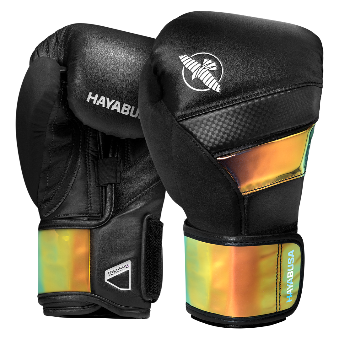 Guantoni Hayabusa T3 neri con effetto cangiante iridescente.