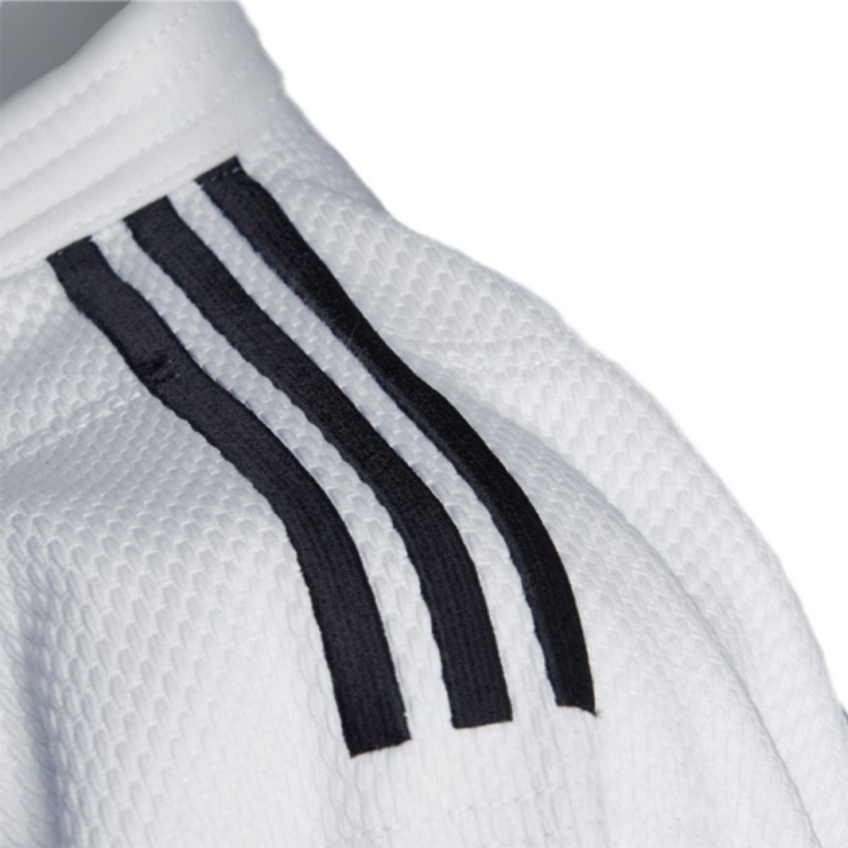 Judogi Adidas homologado IJF blanco Campeón III con franjas negras