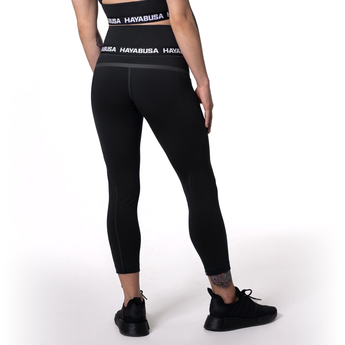 Vue arrière du legging 3/4 noir Hayabusa montrant la coupe shapewear