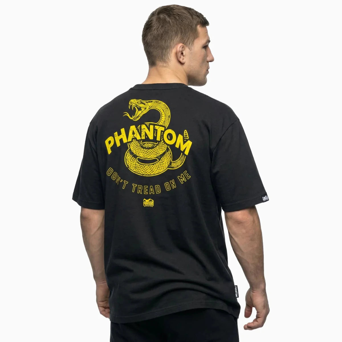 Tampak belakang kaos atletik Phantom Don't Tread On Me yang menampilkan grafis Gadsden Snake berwarna kuning