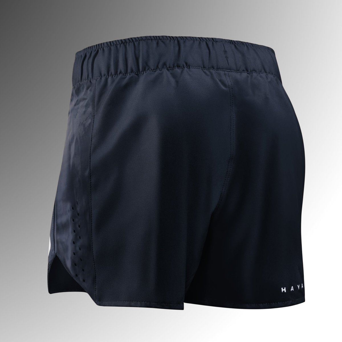 Vista trasera del pantalón corto azul Hayabusa Apex, resalta la flexibilidad del material elástico