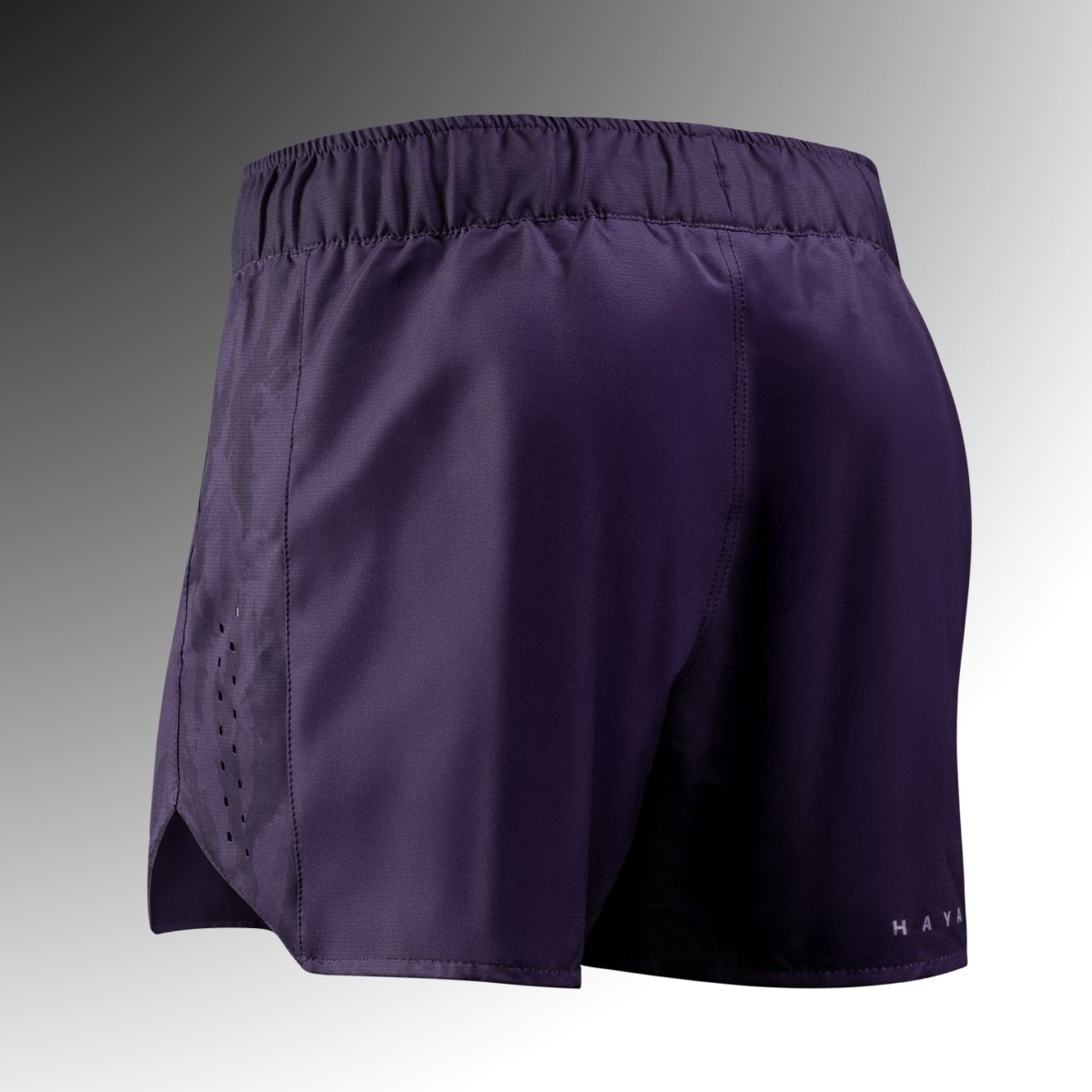 Vista trasera del pantalón corto morado Hayabusa Apex, tejido transpirable y de secado rápido