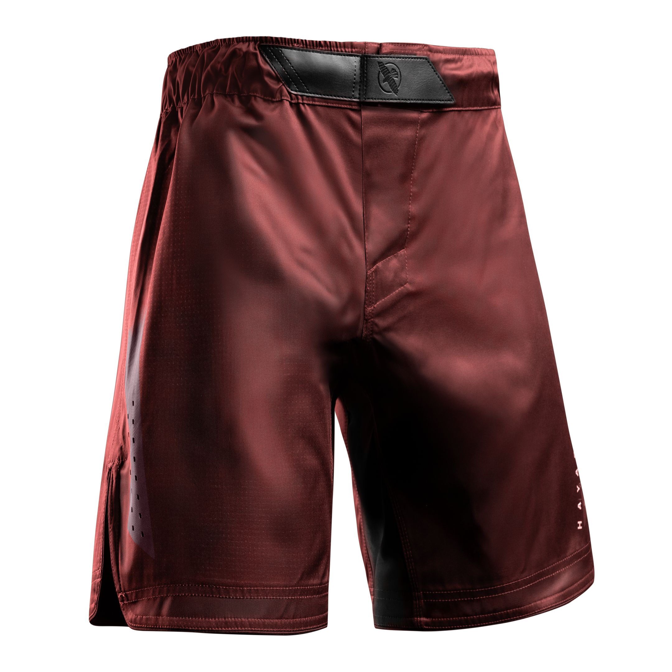 Vista frontale dei pantaloncini MMA Hayabusa Core Full-Length rossi in tessuto antistrappo
