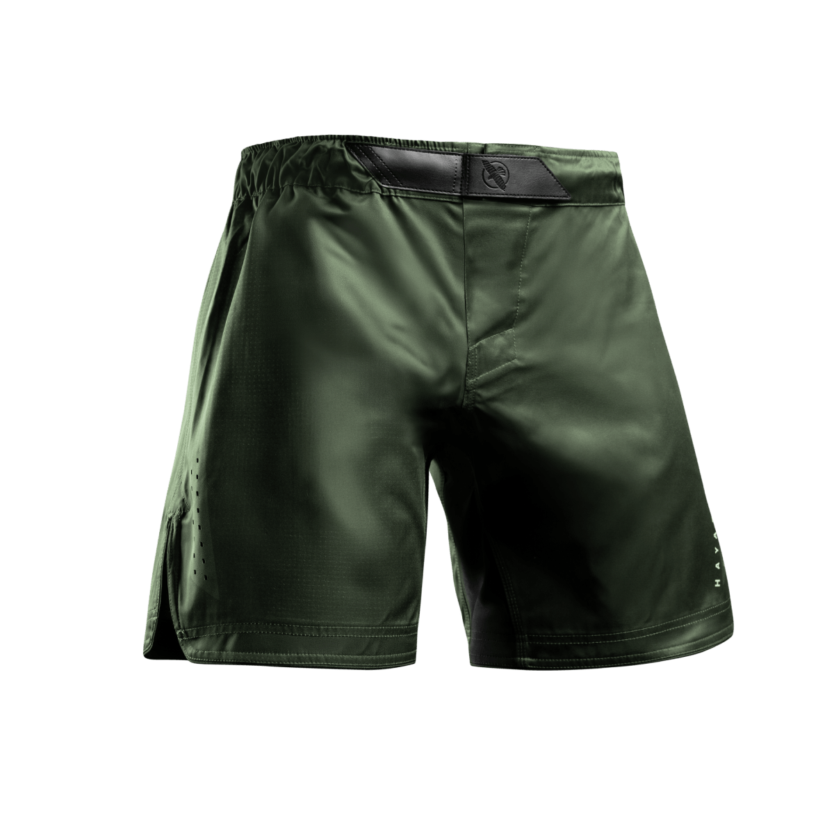 Pohled zepředu na zelené šortky Hayabusa Core Mid-Thigh MMA s interlockovým uzávěrem