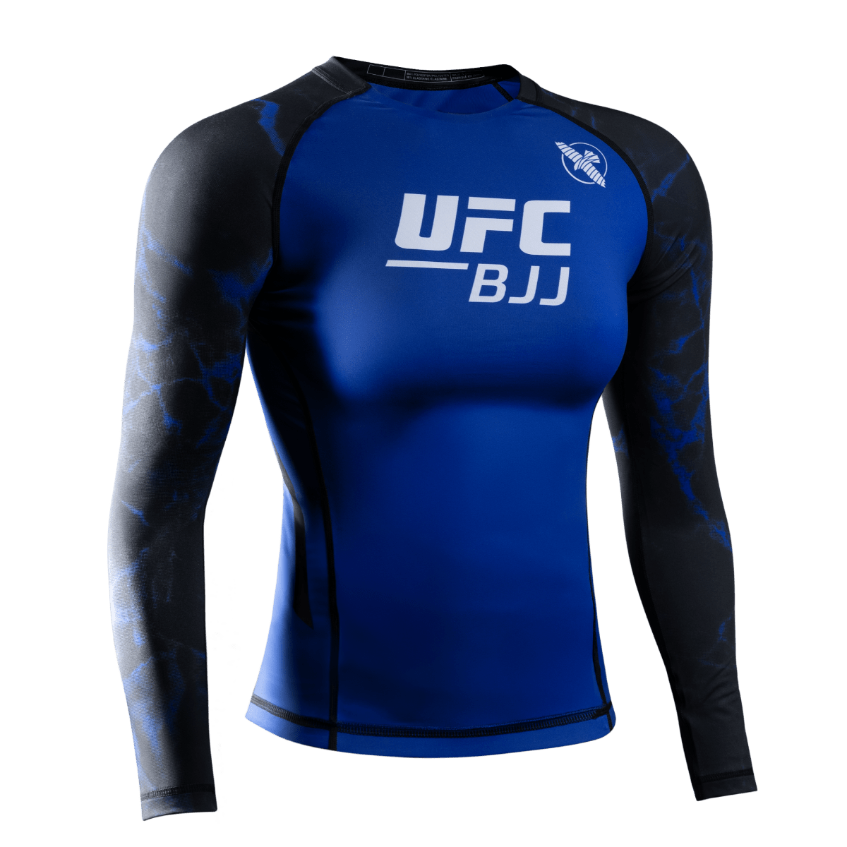 Čelní pohled na dámský chránič proti vyrážce UFC BJJ s dlouhým rukávem v černé barvě s modrými akcenty, ideální pro soutěžní zápas.
