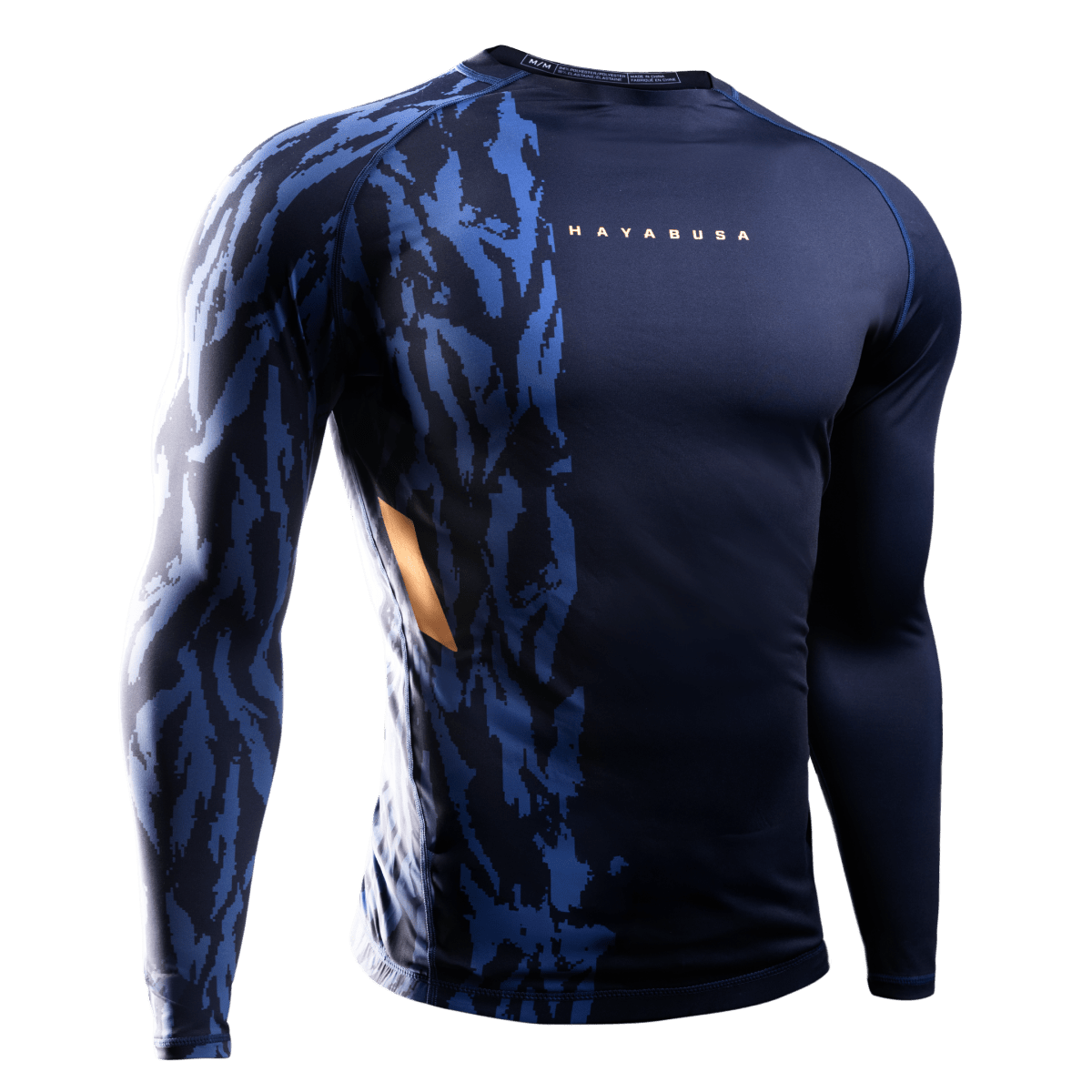 Pohled zepředu na modrý chránič proti vyrážce Hayabusa Apex s dlouhým rukávem, adaptivní střih
