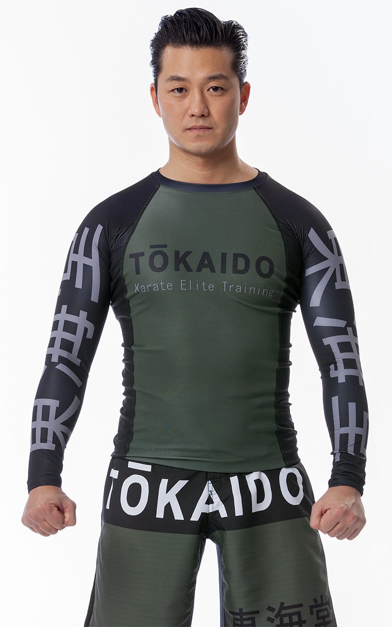 Rashguard a compressione Tokaido Elite Training.Colore verde con stampe sublimate nere