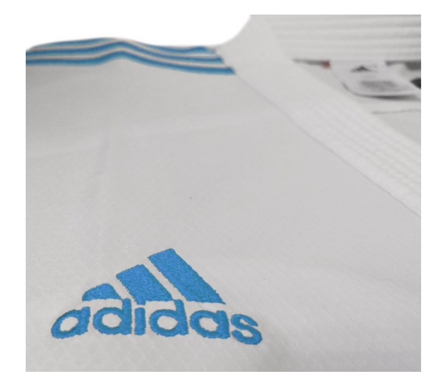 Karategi Adidas Adlight Primegreen con franjas azules